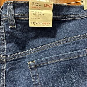 Style & Co. Dark Blue Tummy Control Cropped Jeans